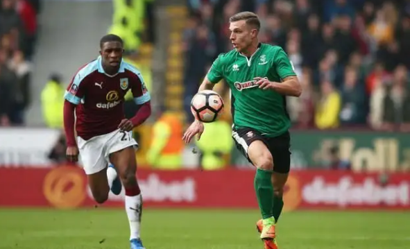 英超｜4分钟2球拔“刺” 狐狸大逆转终结7连败！