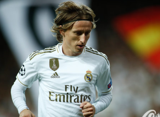 篮球火箭球队进攻端出现默契配合